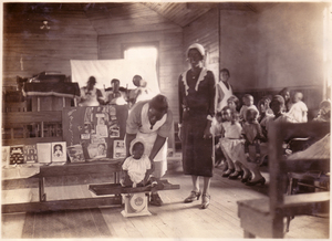 /assets/0000/6541/1478-Scrapbook_photo_of_clinic.jpg