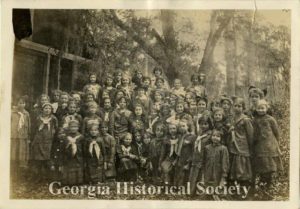 Girl Scouts of Savannah with their founder, Juliette Gordon Low (MS 403-01-01-008), Walter John Hoxie Papers